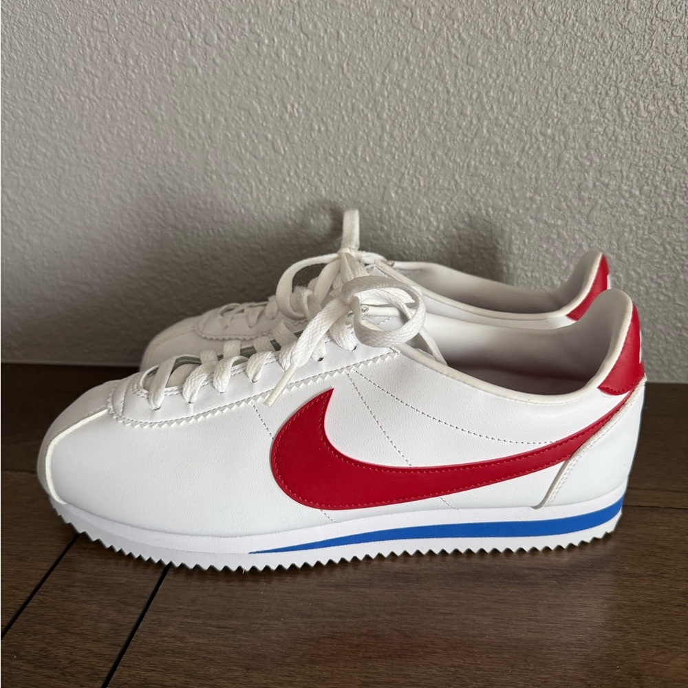 Nike Cortez shoes - like new - women’s size 11